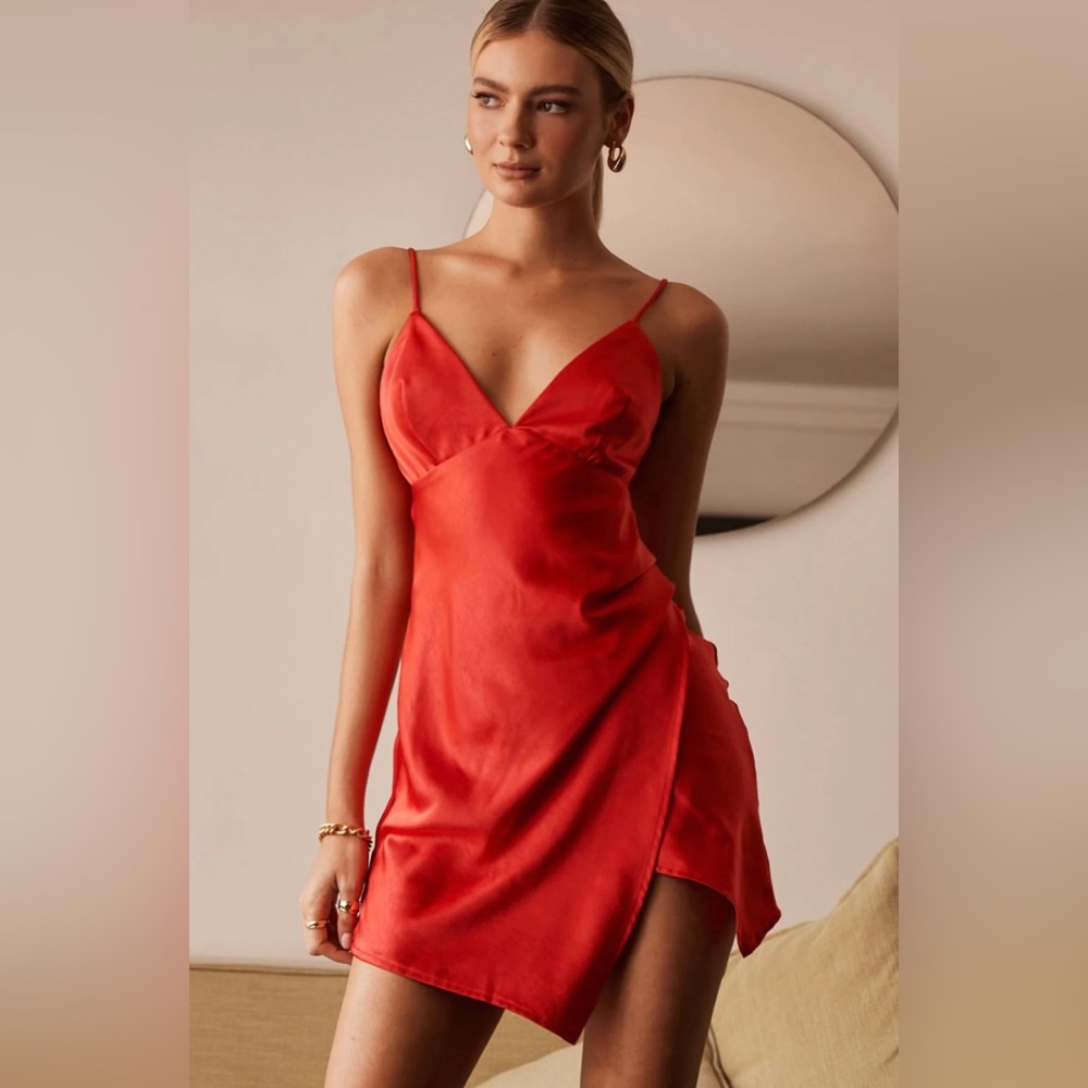 Red Selfie Leslie Dress